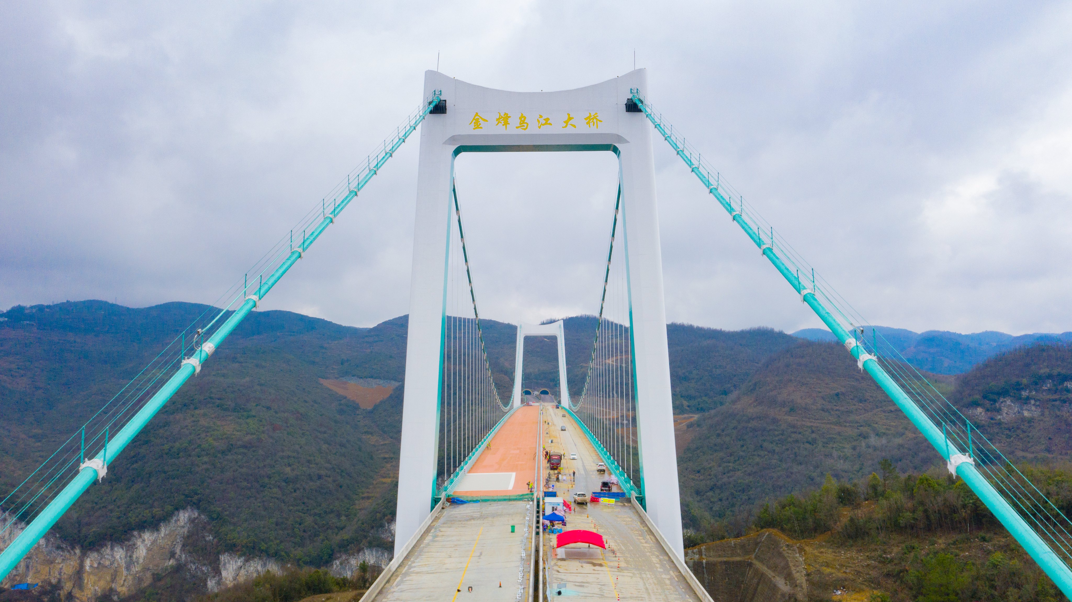 DJI_0731---貴（陽）經(jīng)金（沙）至古（藺）高速公路金烽烏江大橋。貴州日報天眼新聞記者  聞雙攝.JPG